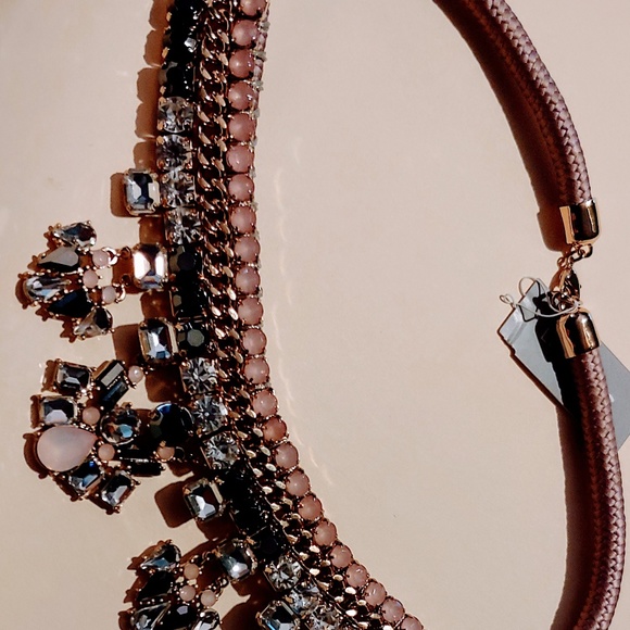 Beautiful Cord Gemstone Necklace - Picture 4 of 6